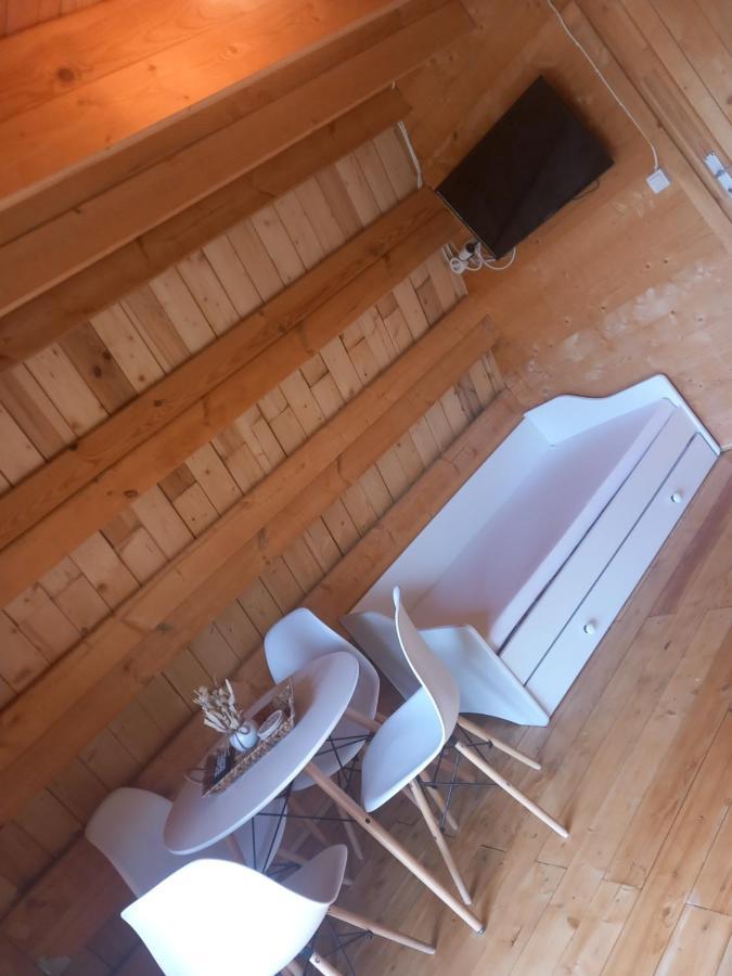 Le Studio Du Pressoir Gisay Exterior foto